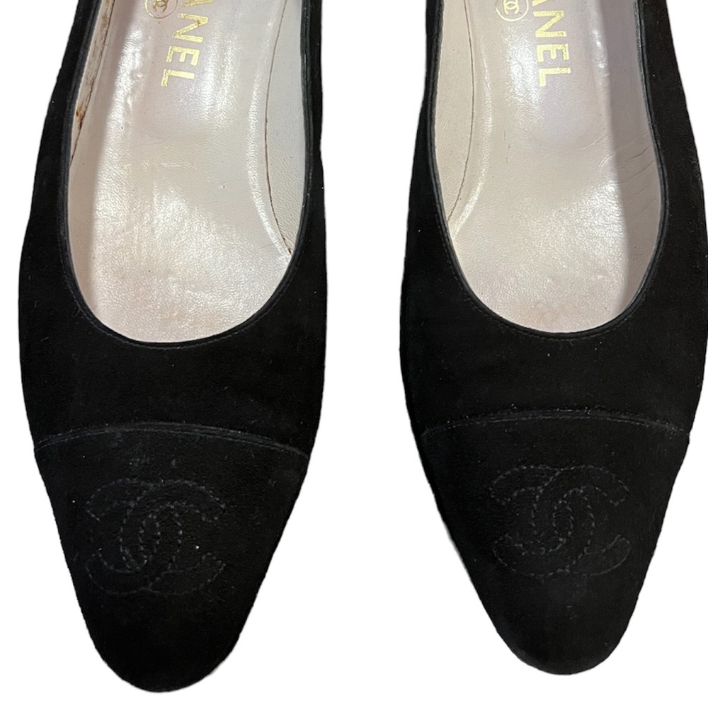 CHANEL Black Suede Low Heels - 38.5
